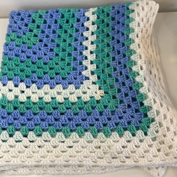Hand Crochet Granny Square Baby Afghan White Pastel Blue & Teal 38.5'' x 40.5'' - Picture 2 of 7